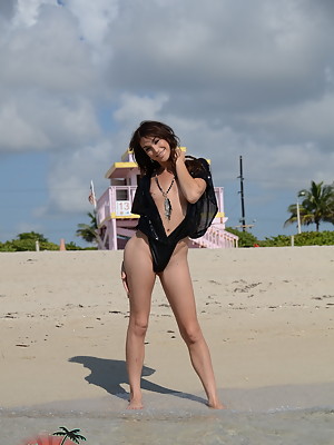 Amazing Jonelle Brooks posing on the beach
